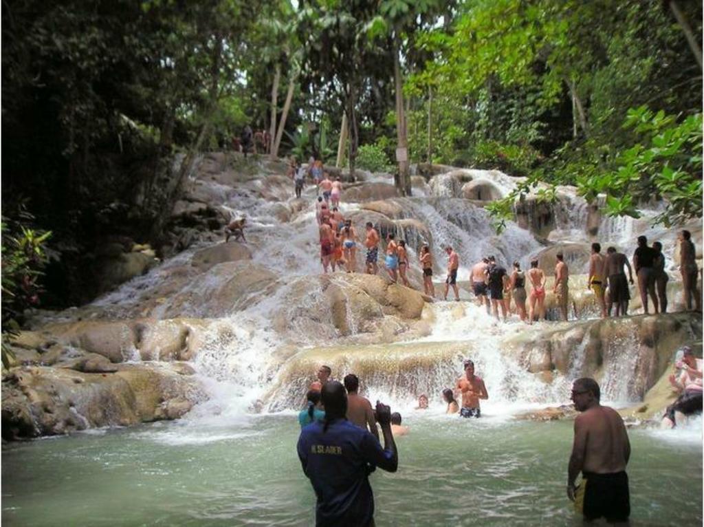 Fisherman'S Point Beach-Front Condomania Ocho Rios Buitenkant foto
