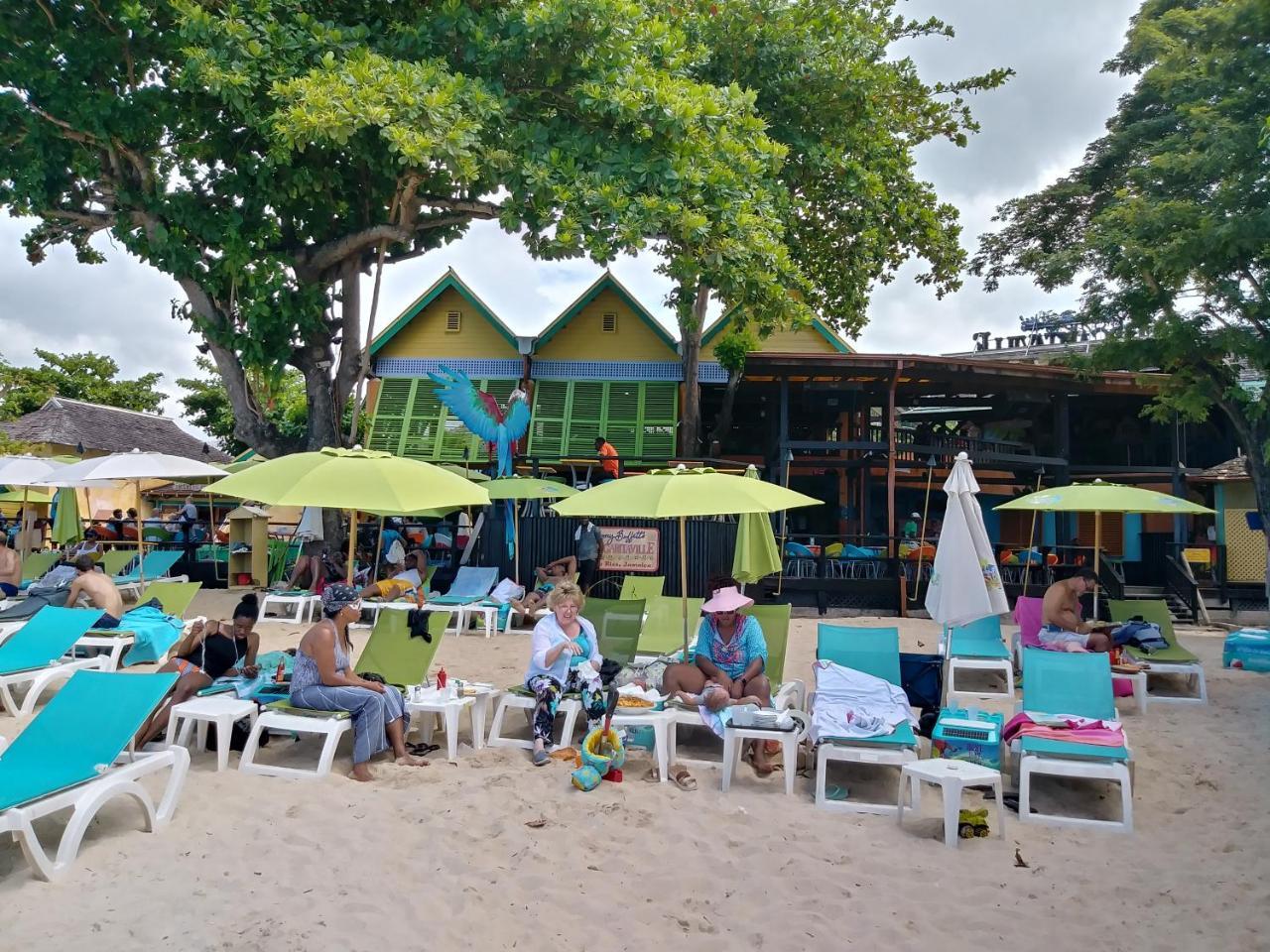Fisherman'S Point Beach-Front Condomania Ocho Rios Buitenkant foto